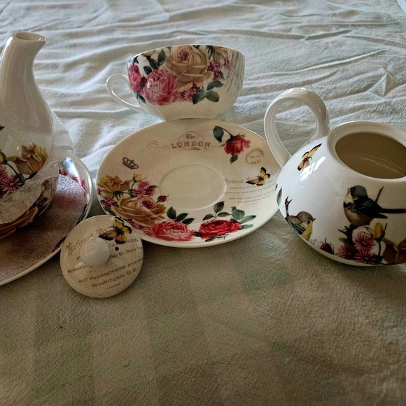 2 STECHCOL GRACIE BONE CHINA STACKED TEAPOT CUP & SAUCER Royal London Theme New - Picture 2 of 16